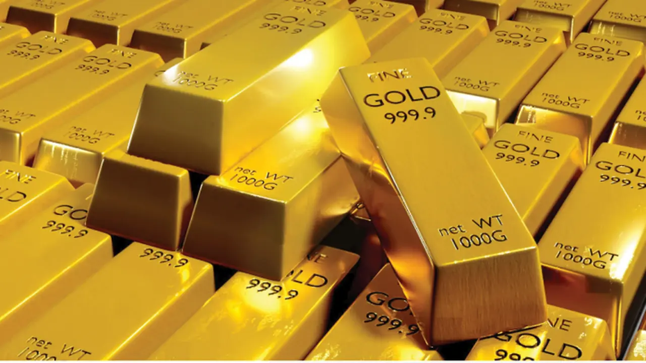 أسعار الذهب تصعد عالمياً مع تراجع الدولار وترقب الأسواق لمقترح وقف الحرب